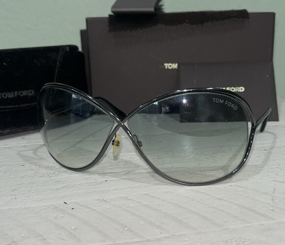 Tom Ford Accessories - Tom Ford Miranda TF130 08B Oversized Black Metal Sunglasses Gradient UV400